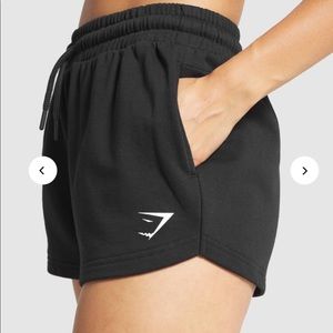 GYMSHARK WOMENS THROW-ON SHORTS NWT!!! Size medium